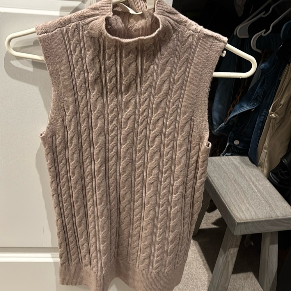 Women’s Medium tan sweater vest
